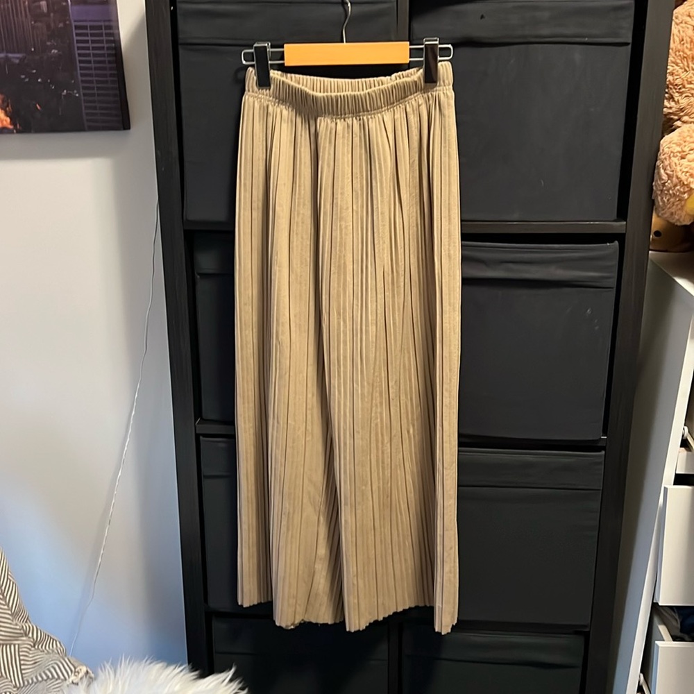 Oak + Fort Dark Beige Pleated Pants